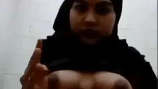 Cewek Hijab Sangean Masturbasi