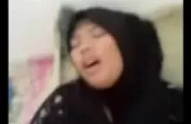 Jilbab Hitam Keenakan